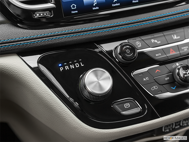 2022 Chrysler Pacifica | Gear shifter/center console