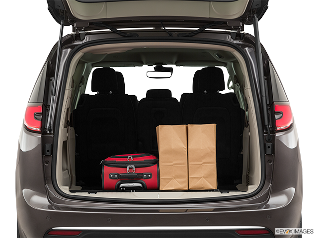 2022 Chrysler Pacifica | Trunk props
