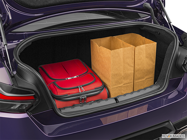 2024 BMW 2 Series | Trunk props