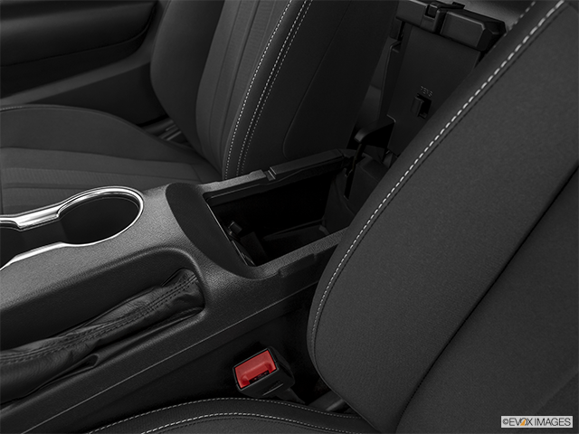 2023 Ford Mustang | Front center divider