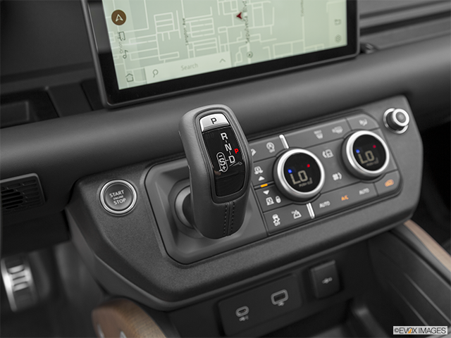 2022 Land Rover Defender | Gear shifter/center console