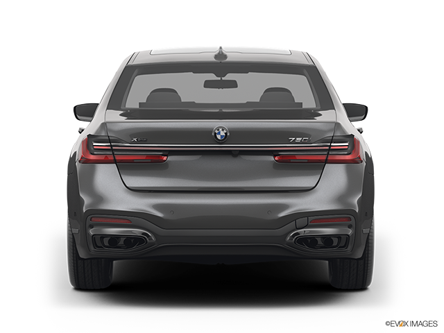 2022 BMW 7 Series | Low/wide rear