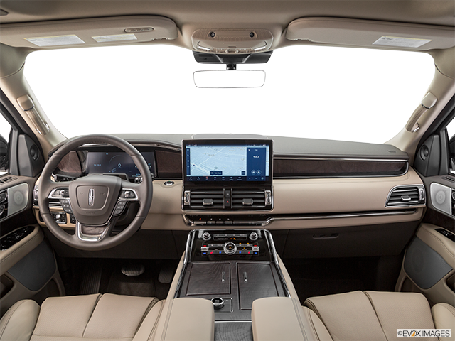 2022 Lincoln Navigator | Centered wide dash shot