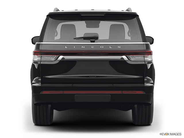 2022 Lincoln Navigator | Low/wide rear