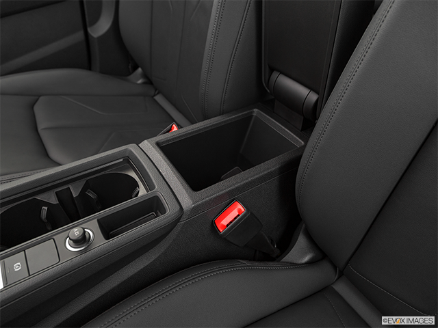 2022 Audi Q3 | Front center divider