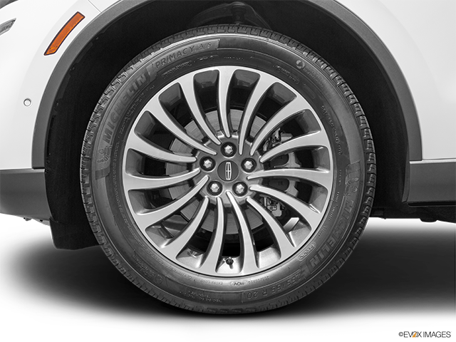 2022 Lincoln Aviator | Front Drivers side wheel at profile