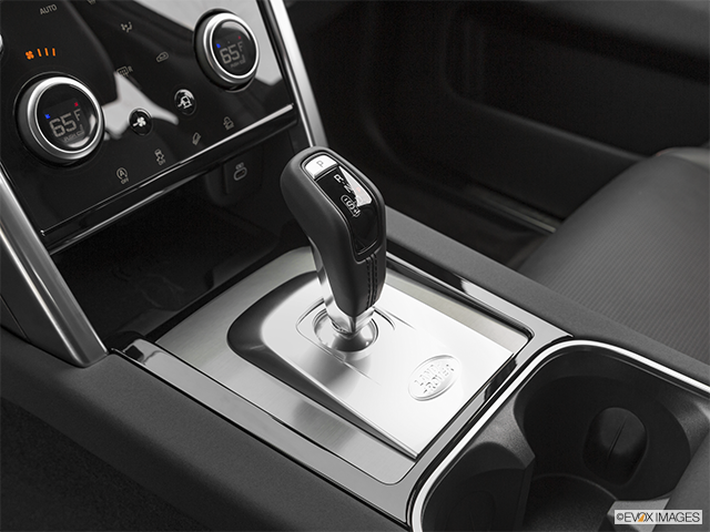 2024 Land Rover Discovery Sport | Gear shifter/center console