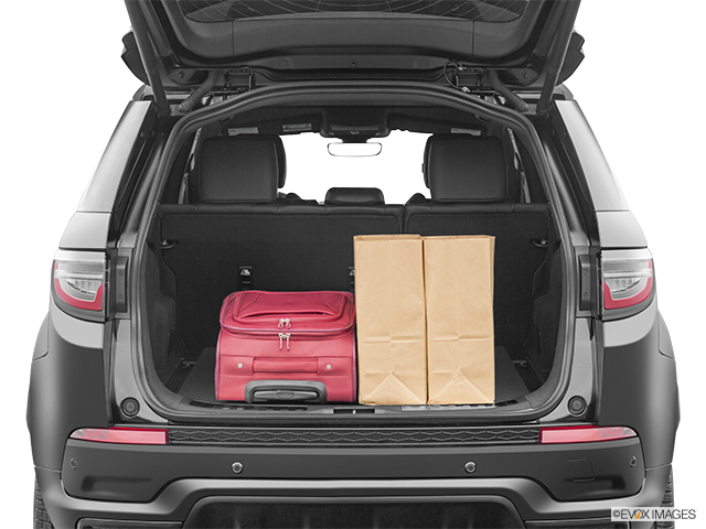 2024 Land Rover Discovery Sport | Trunk props