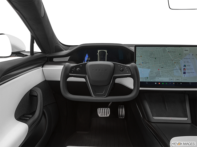 2024 Tesla Model S | Steering wheel/Center Console