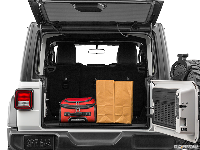 2022 Jeep Wrangler Unlimited | Trunk props
