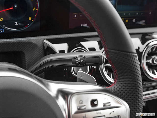 2022 Mercedes-Benz CLA | Gear shifter/center console