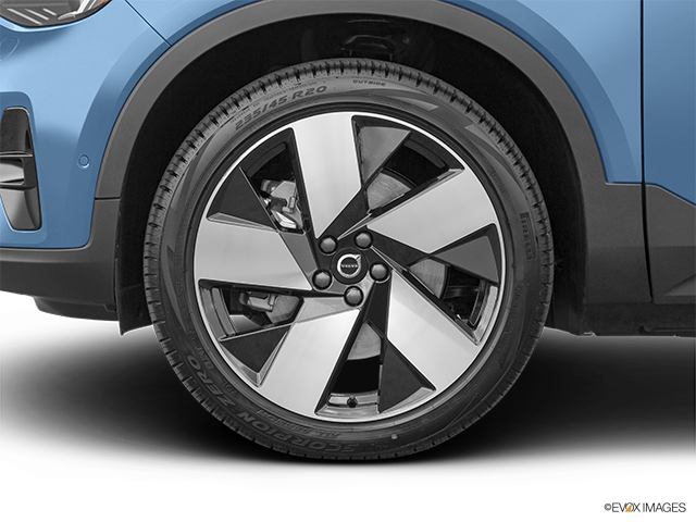 2022 Volvo C40 | Front Drivers side wheel at profile