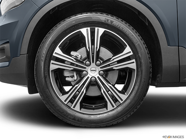 2022 Volvo XC40 | Front Drivers side wheel at profile