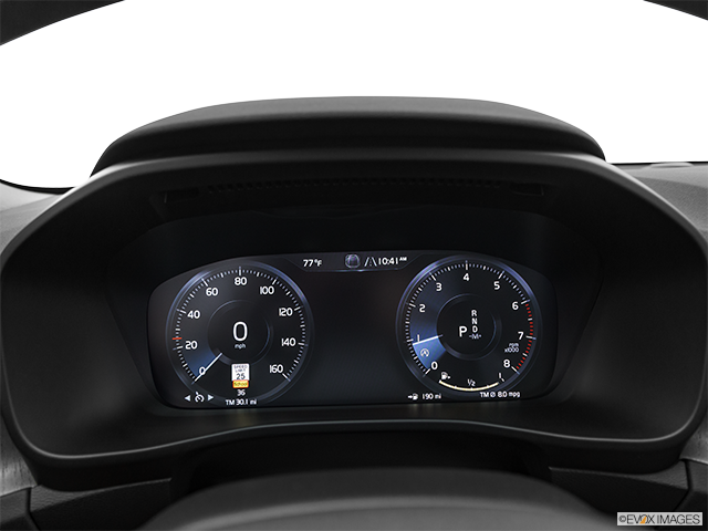 2022 Volvo XC40 | Speedometer/tachometer