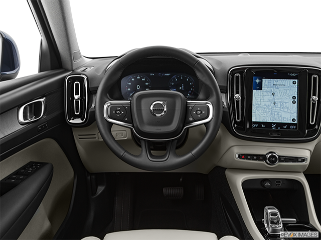 2022 Volvo XC40 | Steering wheel/Center Console