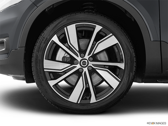 2022 Volvo XC40 | Front Drivers side wheel at profile