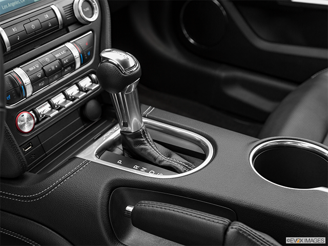2023 Ford Mustang | Gear shifter/center console