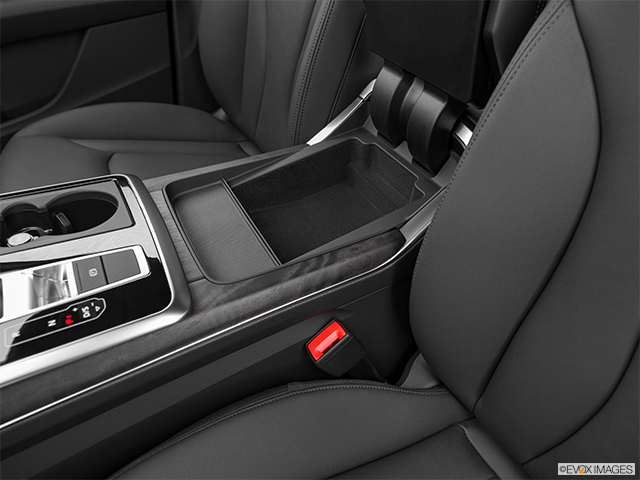 2022 Audi Q7 | Front center divider