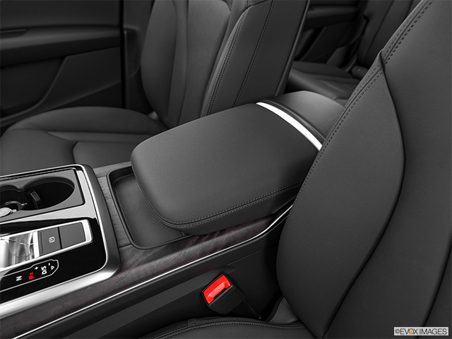 2022 Audi Q7 | Front center console with closed lid, from driver’s side looking down