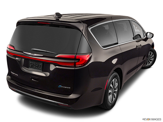 2022 Chrysler Pacifica Hybrid | Rear 3/4 angle view