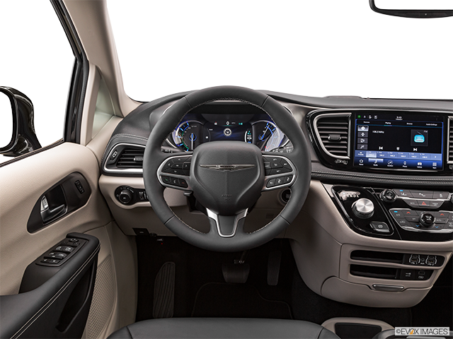 2023 Chrysler Pacifica Hybrid | Steering wheel/Center Console