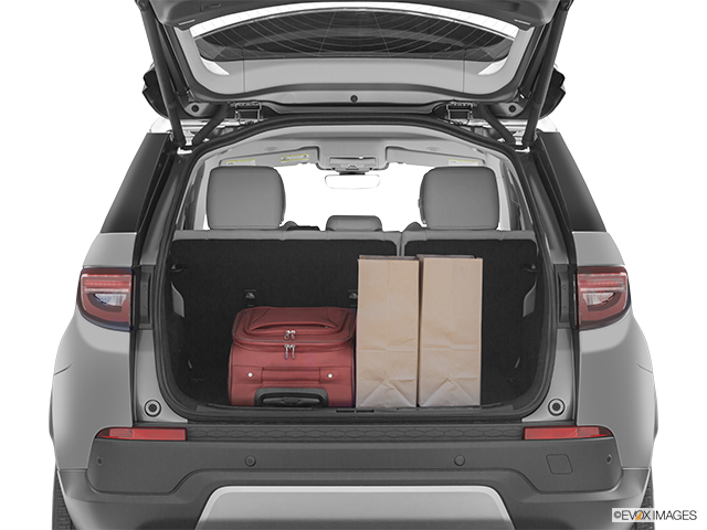 2023 Land Rover Discovery Sport | Trunk props
