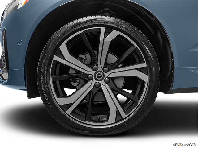 2022 Volvo XC60 | Front Drivers side wheel at profile