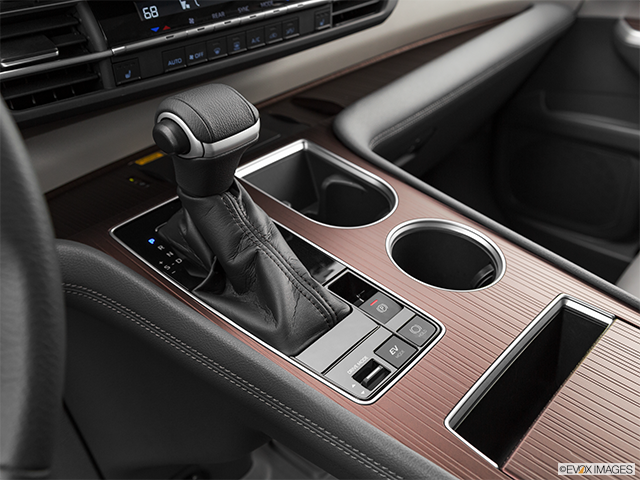 2022 Toyota Sienna | Gear shifter/center console