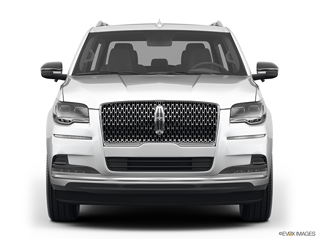 2022 Lincoln Navigator | Low/wide front