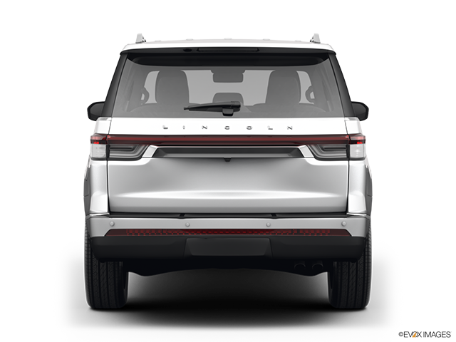 2022 Lincoln Navigator | Low/wide rear