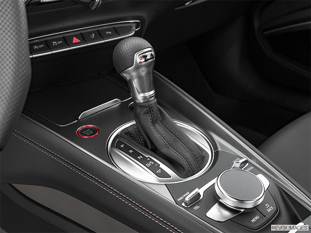 2022 Audi TTS | Gear shifter/center console