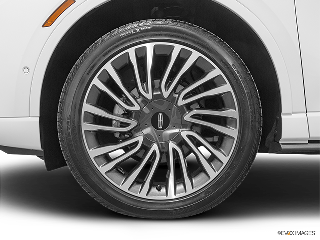2022 Lincoln Corsair | Front Drivers side wheel at profile