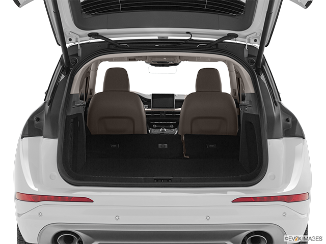 2022 Lincoln Corsair | Hatchback & SUV rear angle