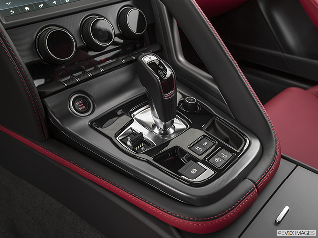 2023 Jaguar F-TYPE | Gear shifter/center console