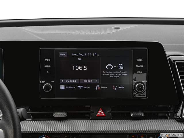 2024 Kia Sportage | Closeup of radio head unit