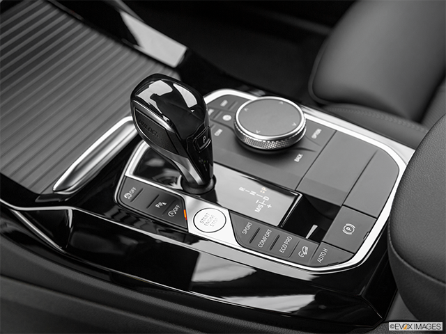 2024 BMW X3 | Gear shifter/center console