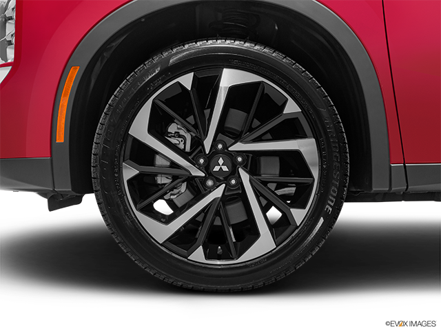 2022 Mitsubishi Outlander | Front Drivers side wheel at profile