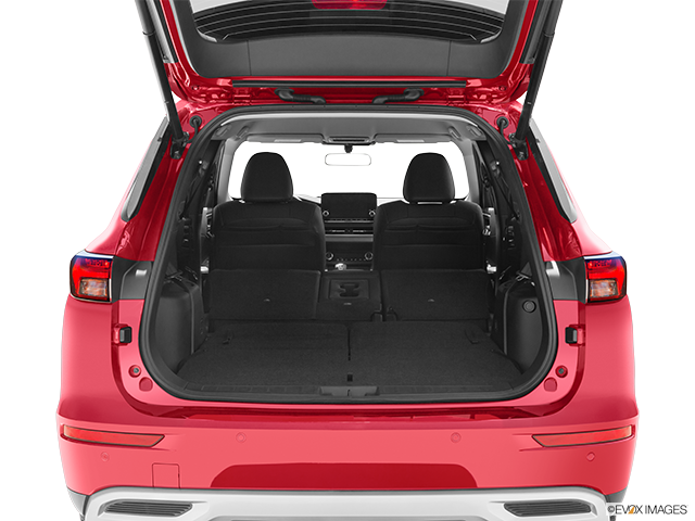2022 Mitsubishi Outlander | Hatchback & SUV rear angle