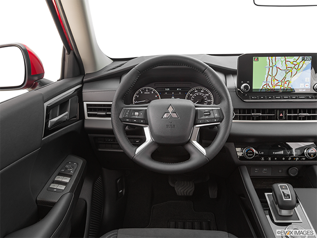 2024 Mitsubishi Outlander | Steering wheel/Center Console