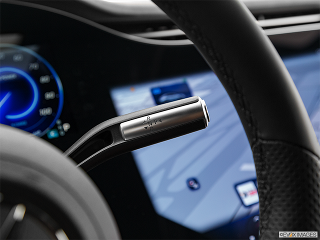 2022 Mercedes-Benz EQS | Gear shifter/center console