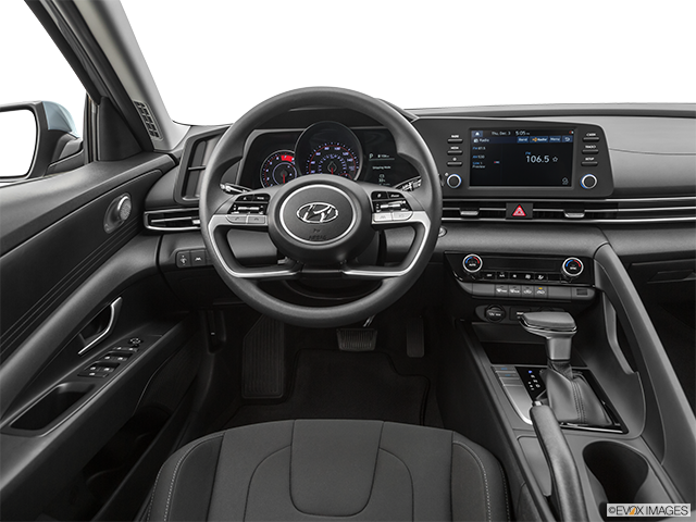 2023 Hyundai Elantra | Steering wheel/Center Console