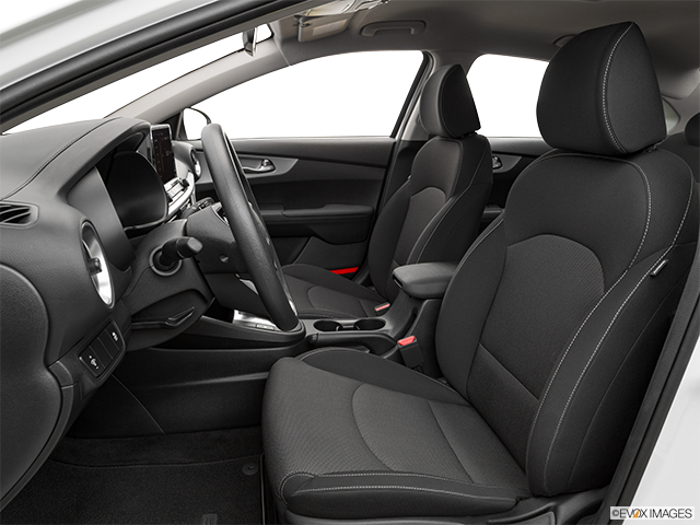 2023 Kia Forte 5-Portes | Front seats from Drivers Side