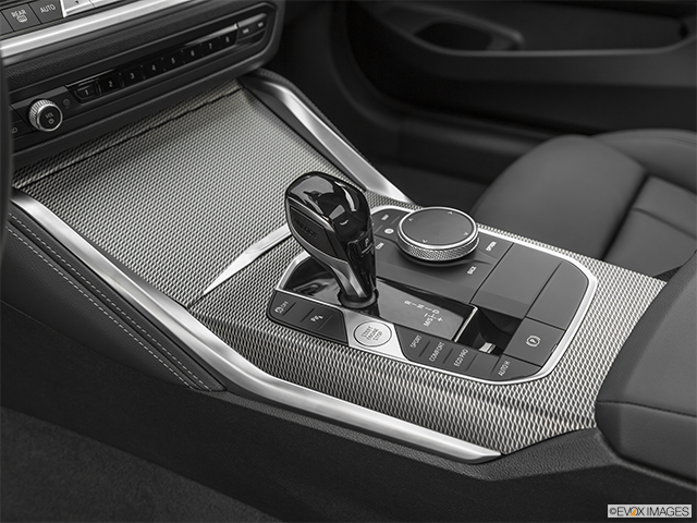 2023 BMW 4 Series | Gear shifter/center console