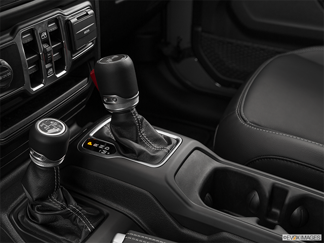 2023 Jeep Wrangler 4xe | Gear shifter/center console