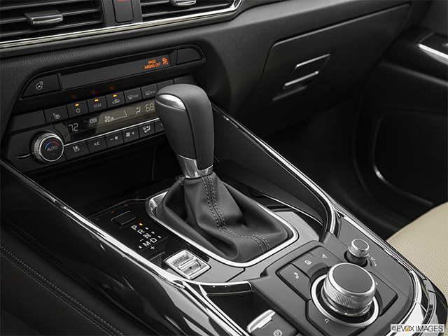 2022 Mazda CX-9 | Gear shifter/center console