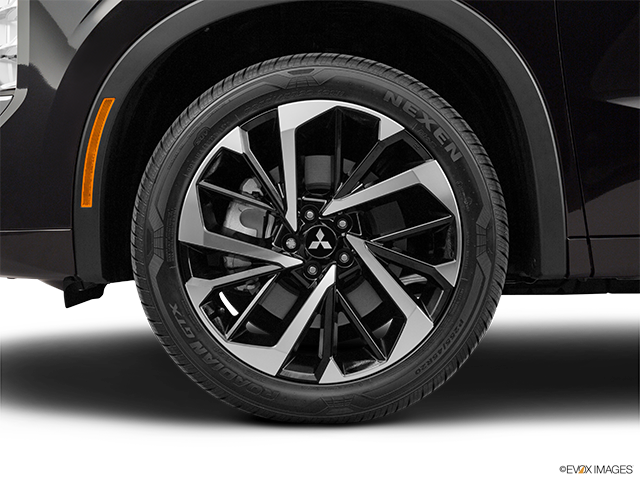 2022 Mitsubishi Outlander | Front Drivers side wheel at profile