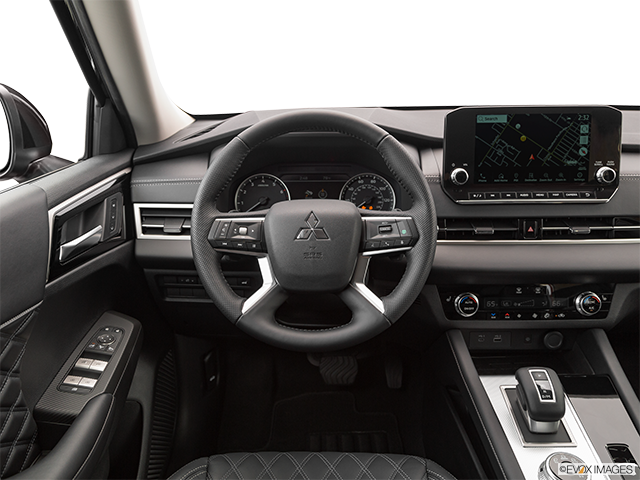 2022 Mitsubishi Outlander | Steering wheel/Center Console