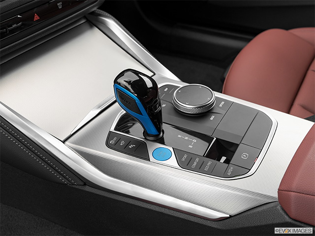 2024 BMW i4 | Gear shifter/center console