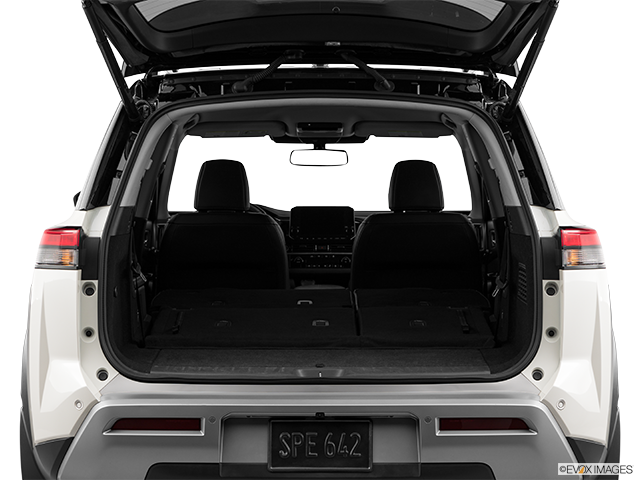 2022 Nissan Pathfinder | Hatchback & SUV rear angle
