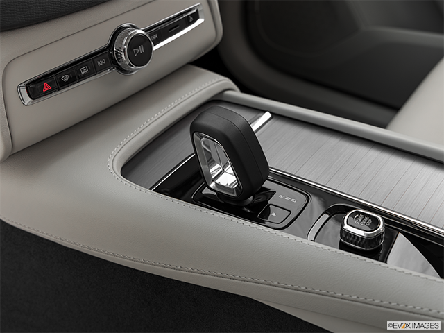 2024 Volvo XC90 | Gear shifter/center console